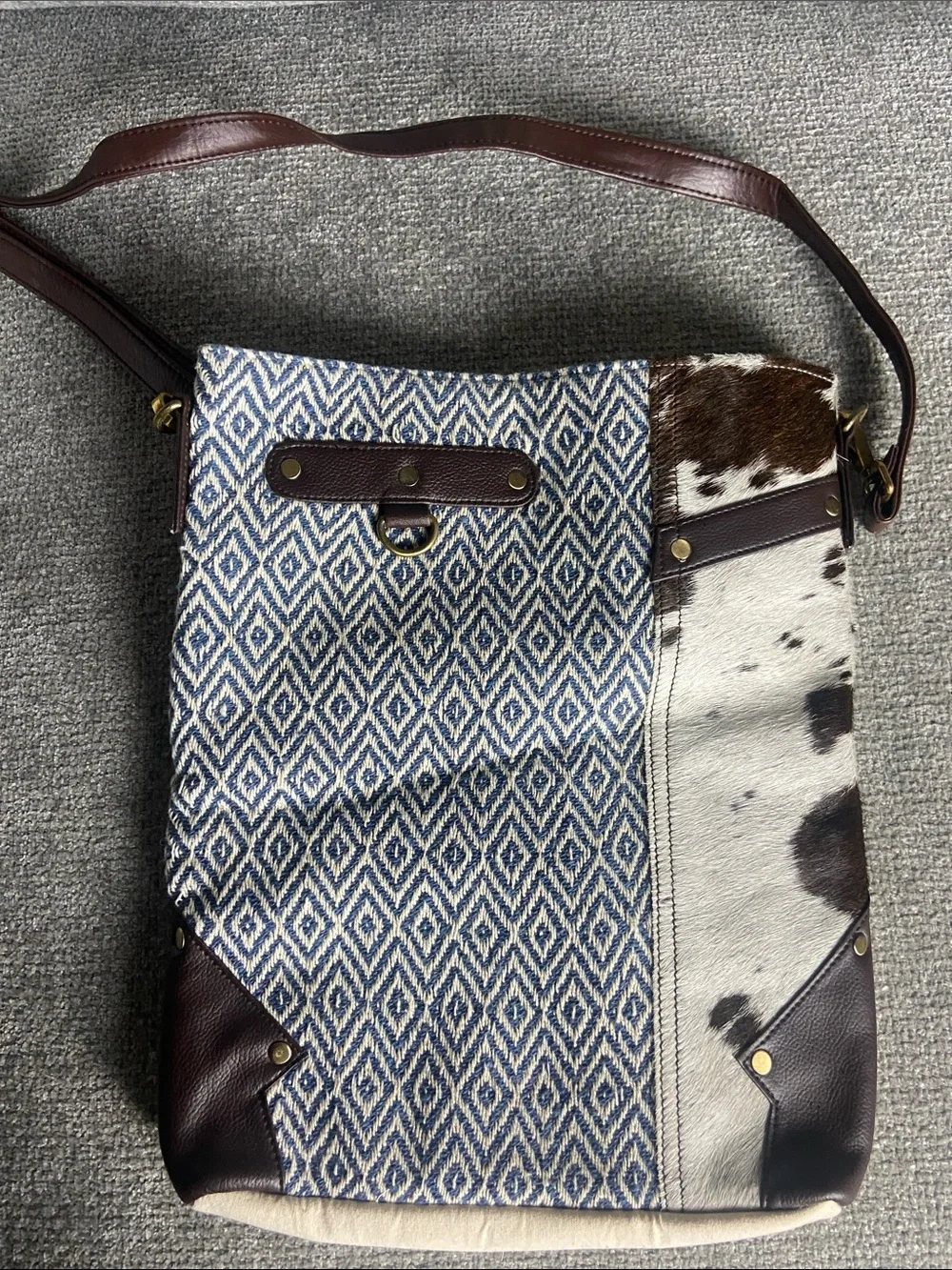 Crossbody bag cowhide look with studs and faux leather accents